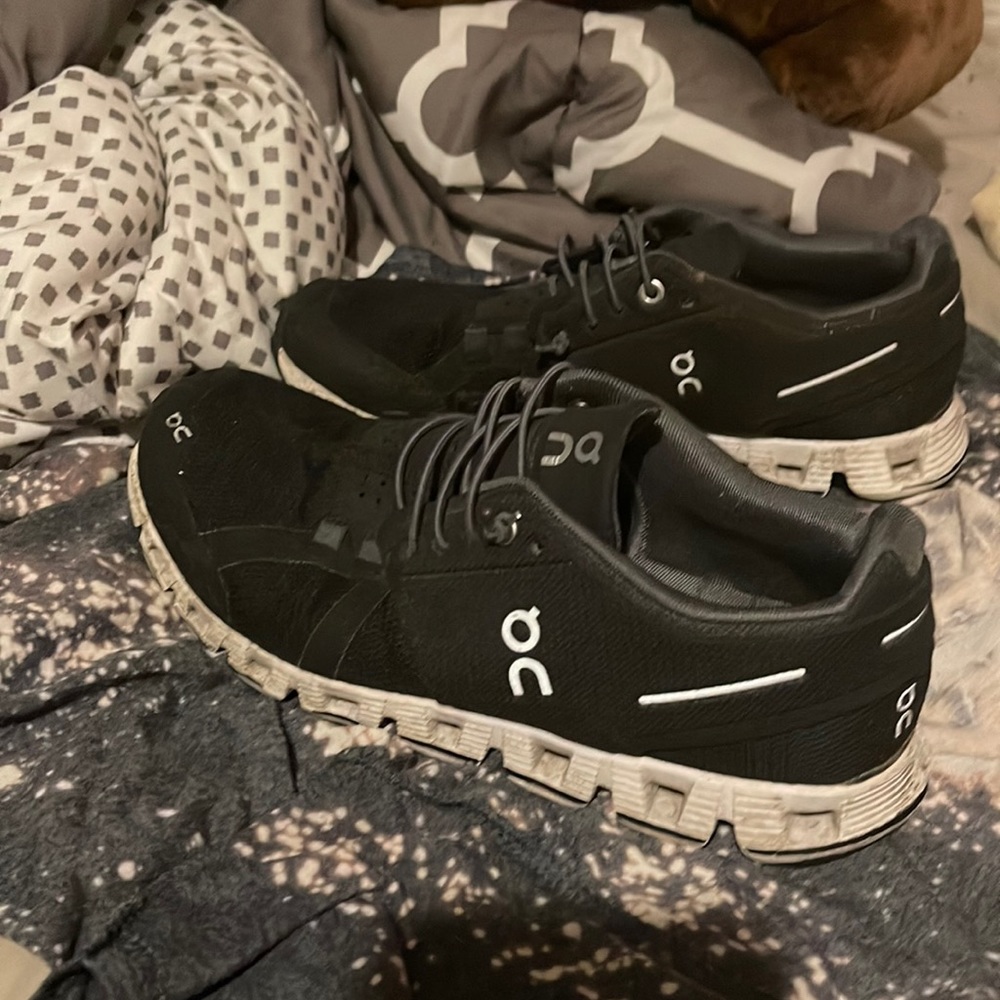 Black OnCloud shoes, womens size 8